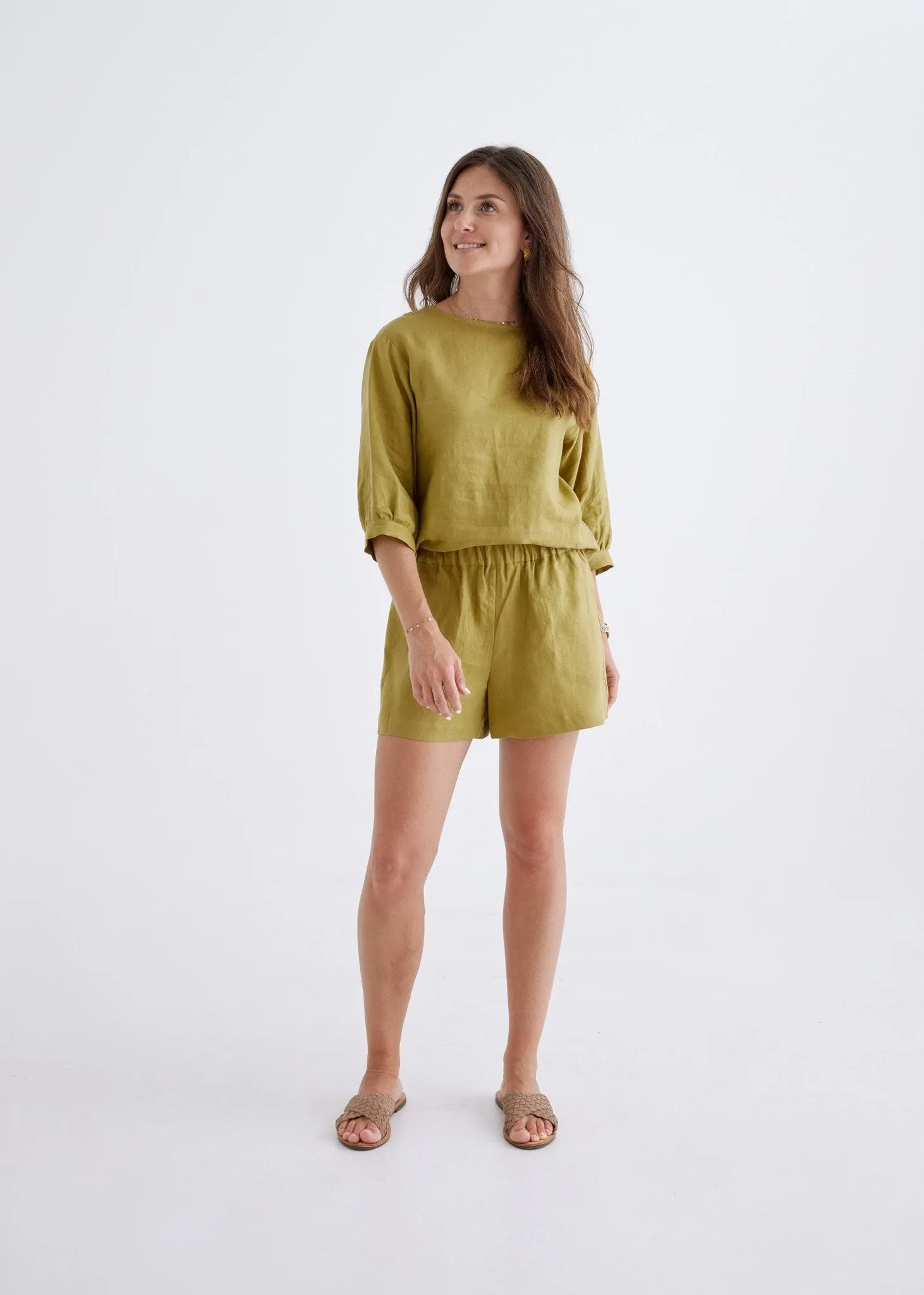 Marley Linen Shorts in Olive